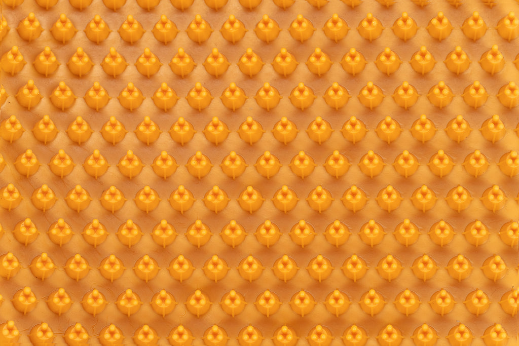 Perie din cauciuc Kimbo pentru ingrijirea blanii la caini si pisici