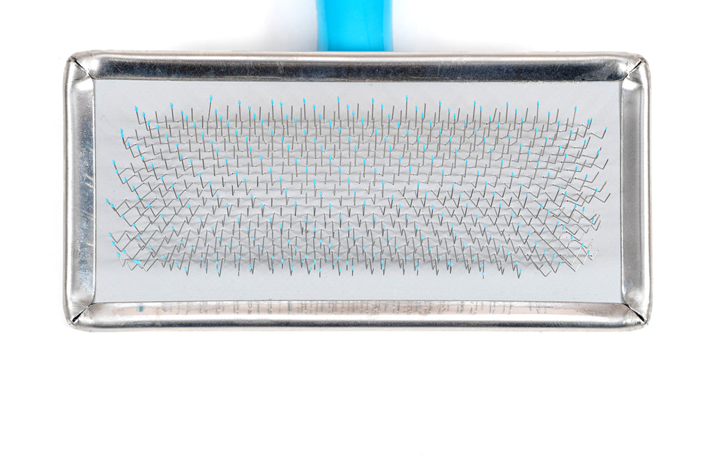 Spatele periei slicker Kimbo Medium cu structura solida