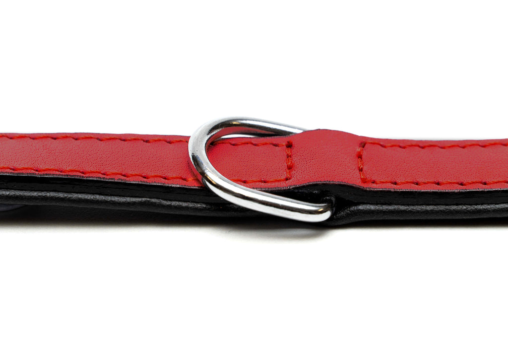 Detaliu inel metalic zgardă din piele căptușită Gloria