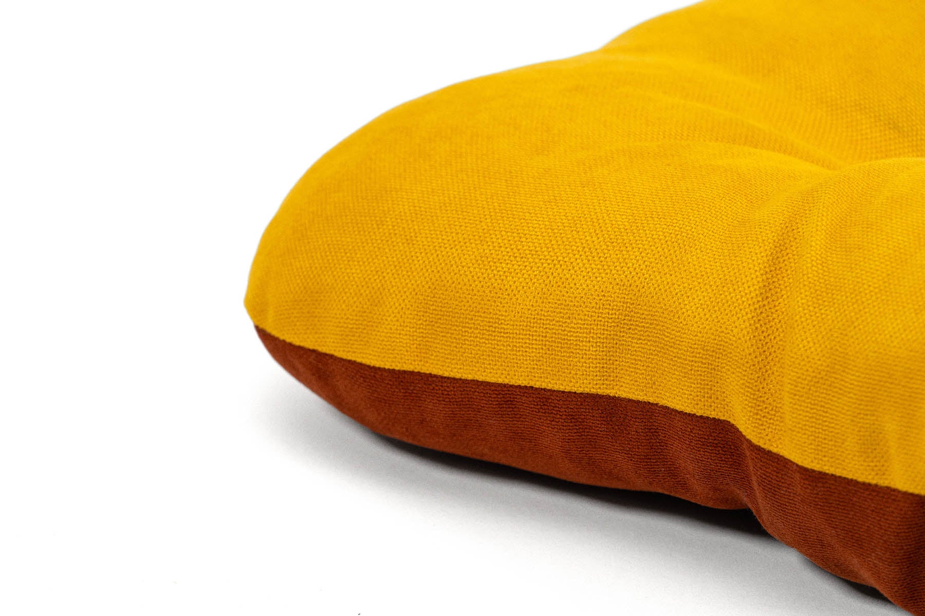 Profil lateral pernă pentru câini Merida galbenă